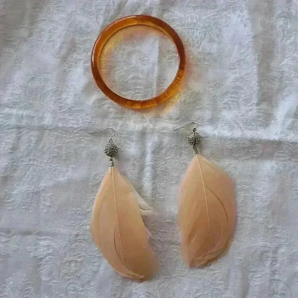 Earrings  feather & Plastic Bangle Set - Picture 5 of 9